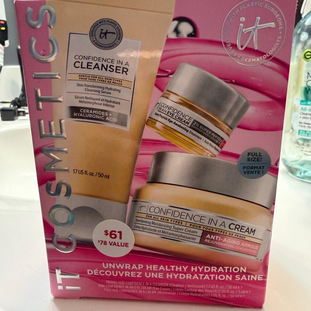 IT Cosmetics Confidence in a Cleanser and Cream Set - Pink and Gold